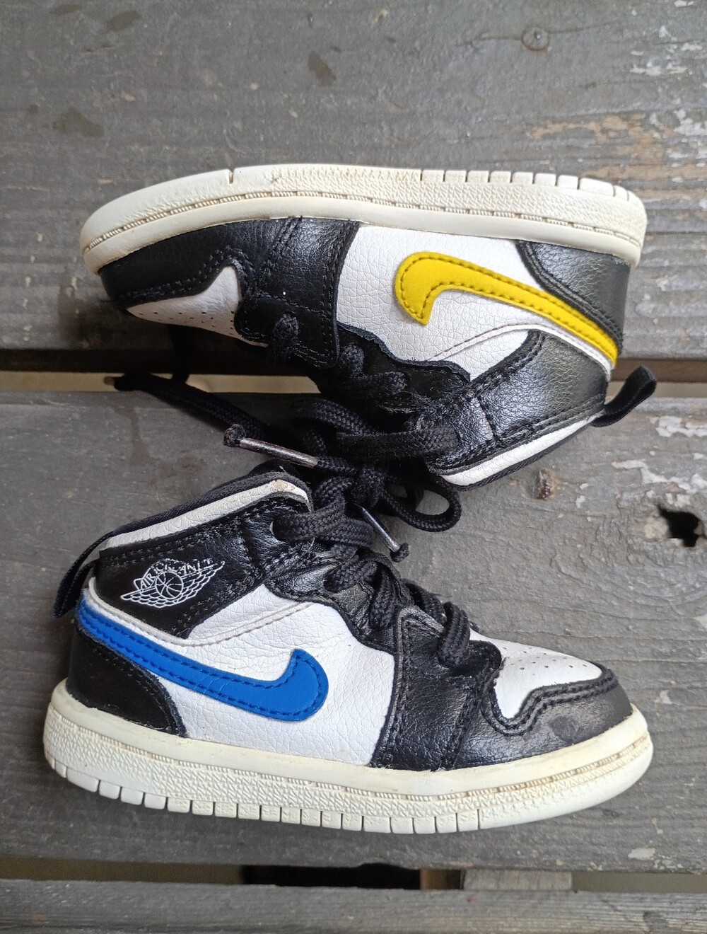 Nike Air Jordan 1 Retro Mid GS Youth Size 6C Multi-Color Swoosh 554725-052